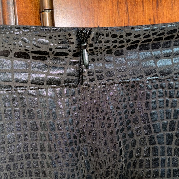 SHEIN Black Snakeskin Silky Soft Mini Skirt - Picture 4 of 6